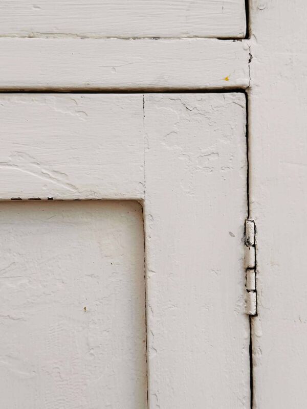 Ancien buffet parisien, deux portes, deux tiroirs