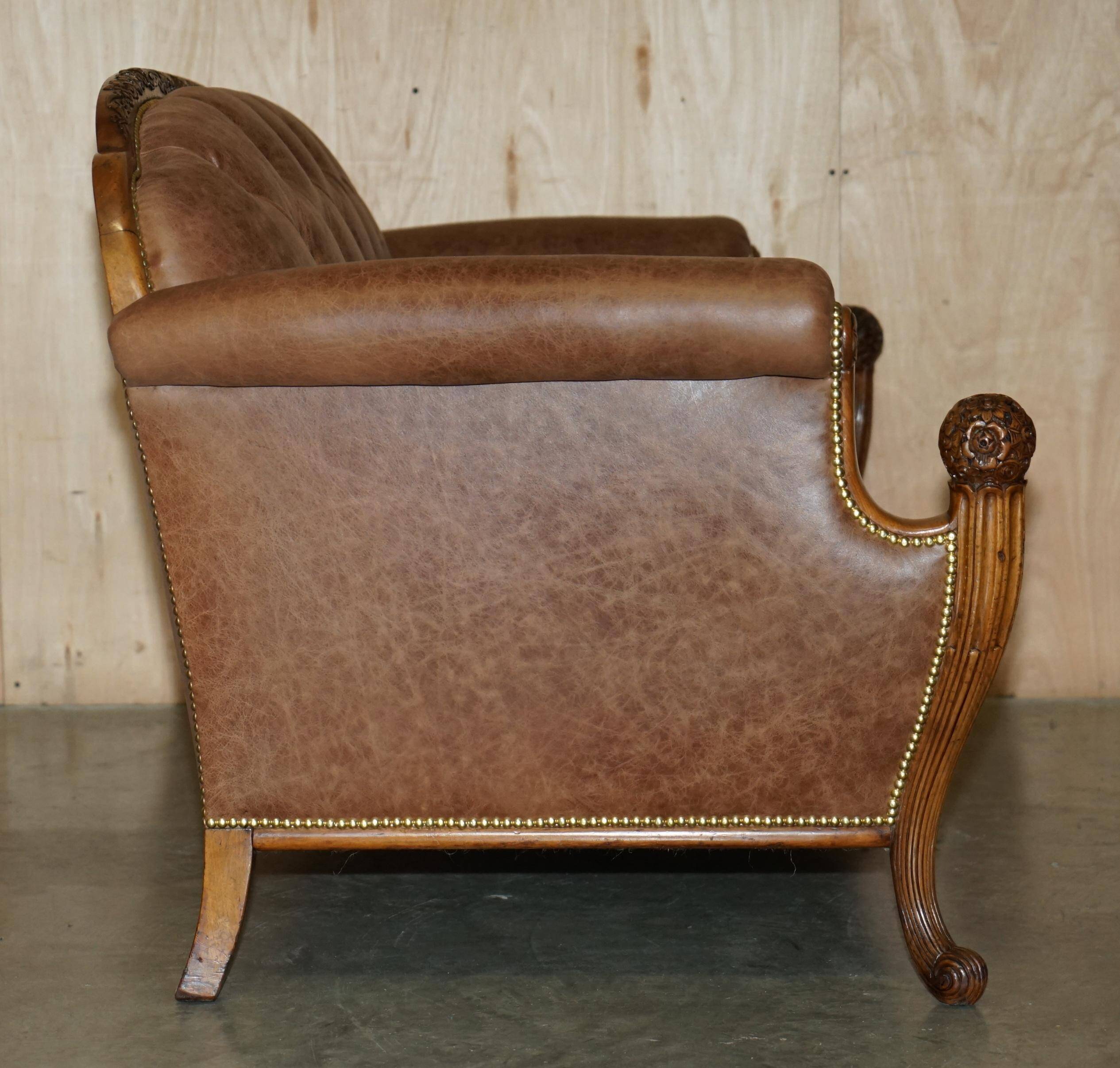 Chesterfield Regency 1810 antique canapé restored in leather with a carved frame.