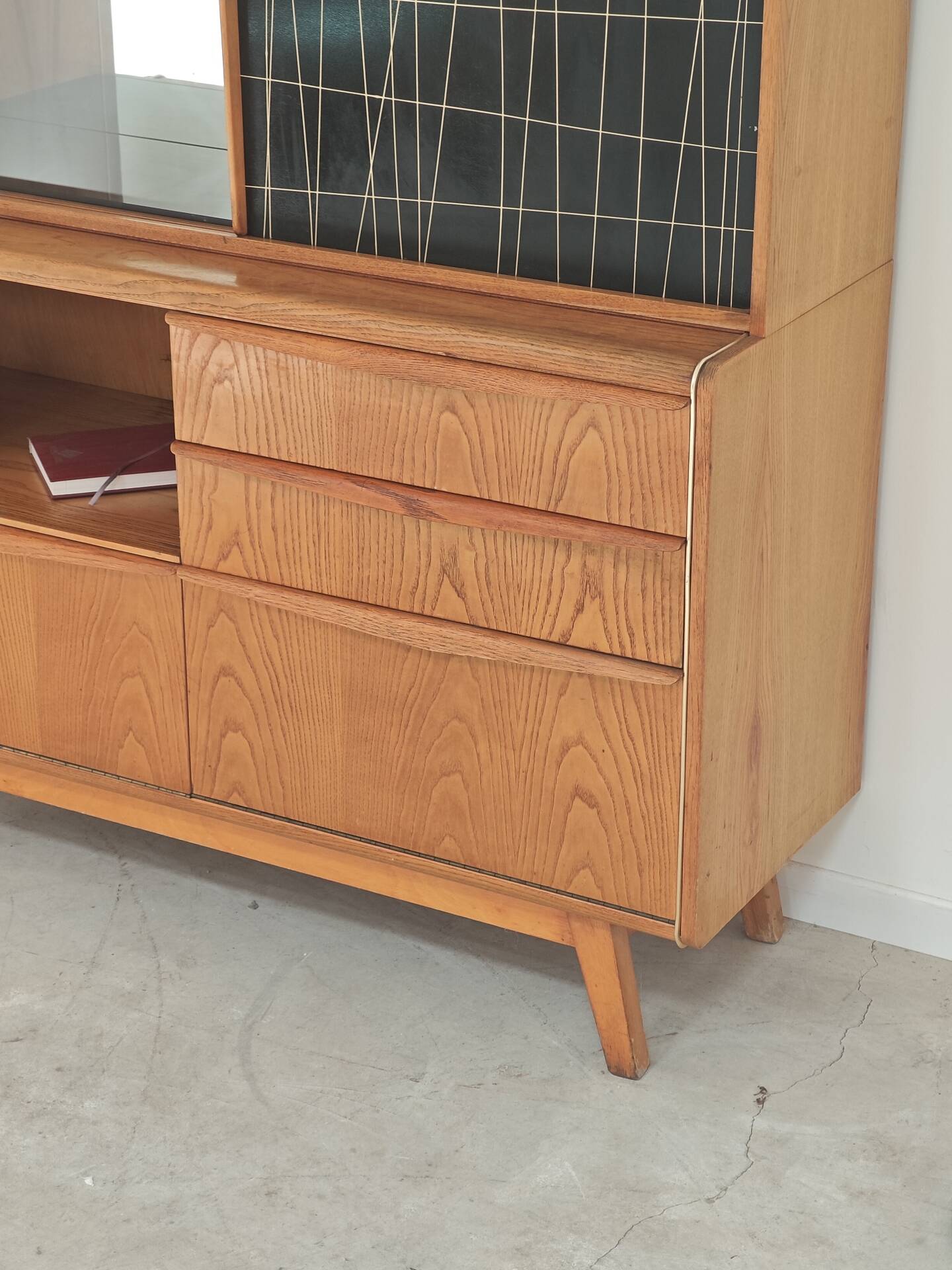 High buffet / Sideboard U 372 / 386 by B Landsman and H Nepozytek 60