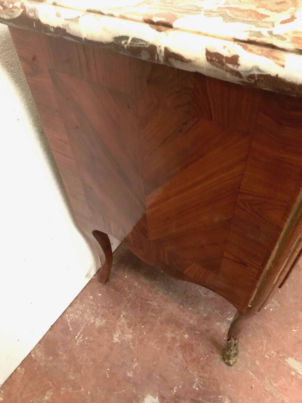 Louis XV saute chest of drawers with curved facade 18th century