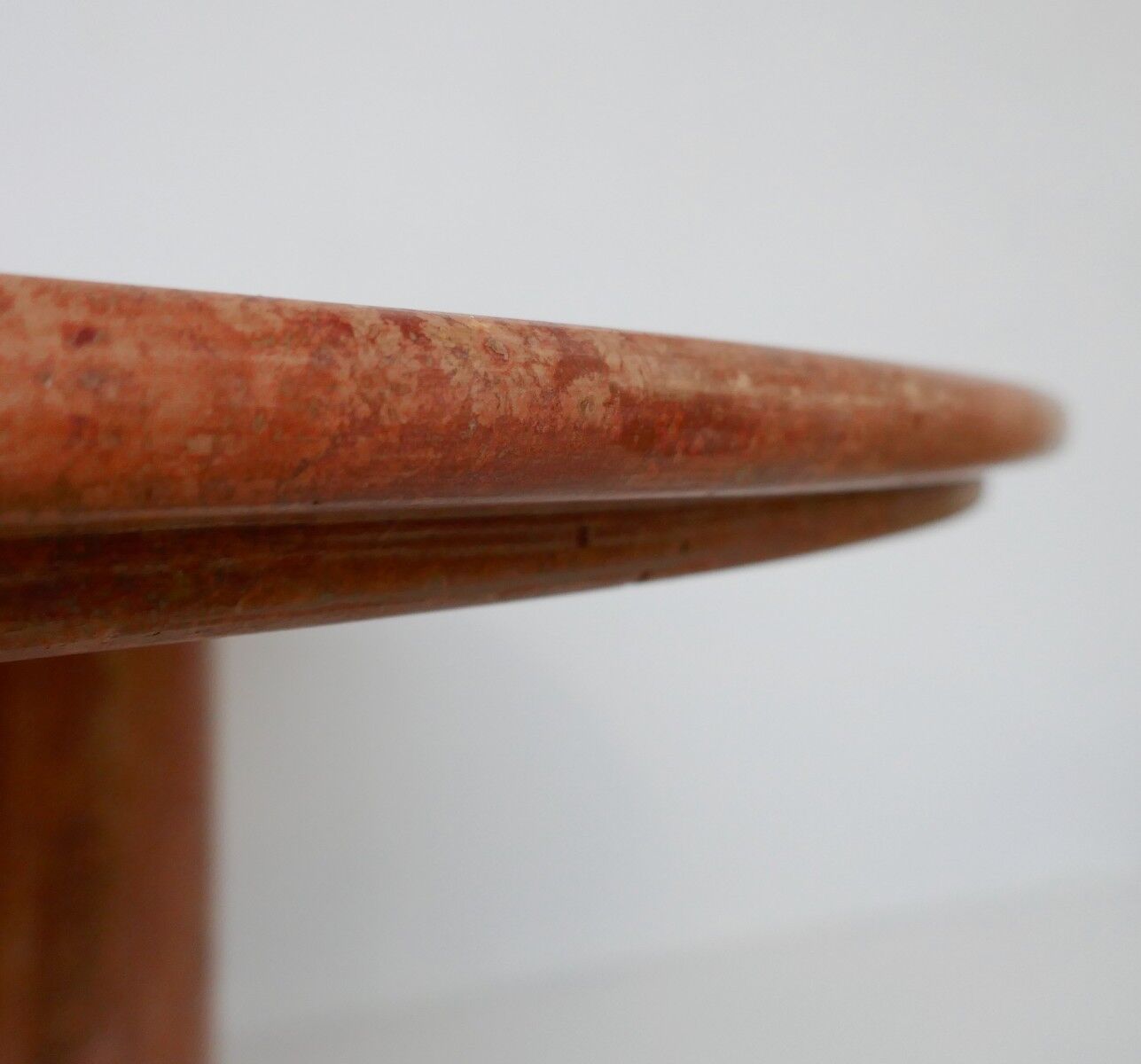 Table travertin rouge « Il Colonnato » par Mario Bellini pour Cassina