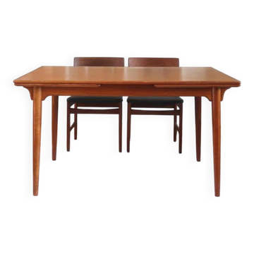 Scandinavian extendable dining table in teak from the 1960s.