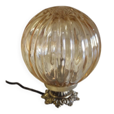 Lampe à poser globe en verre ambré - mid. XXeme