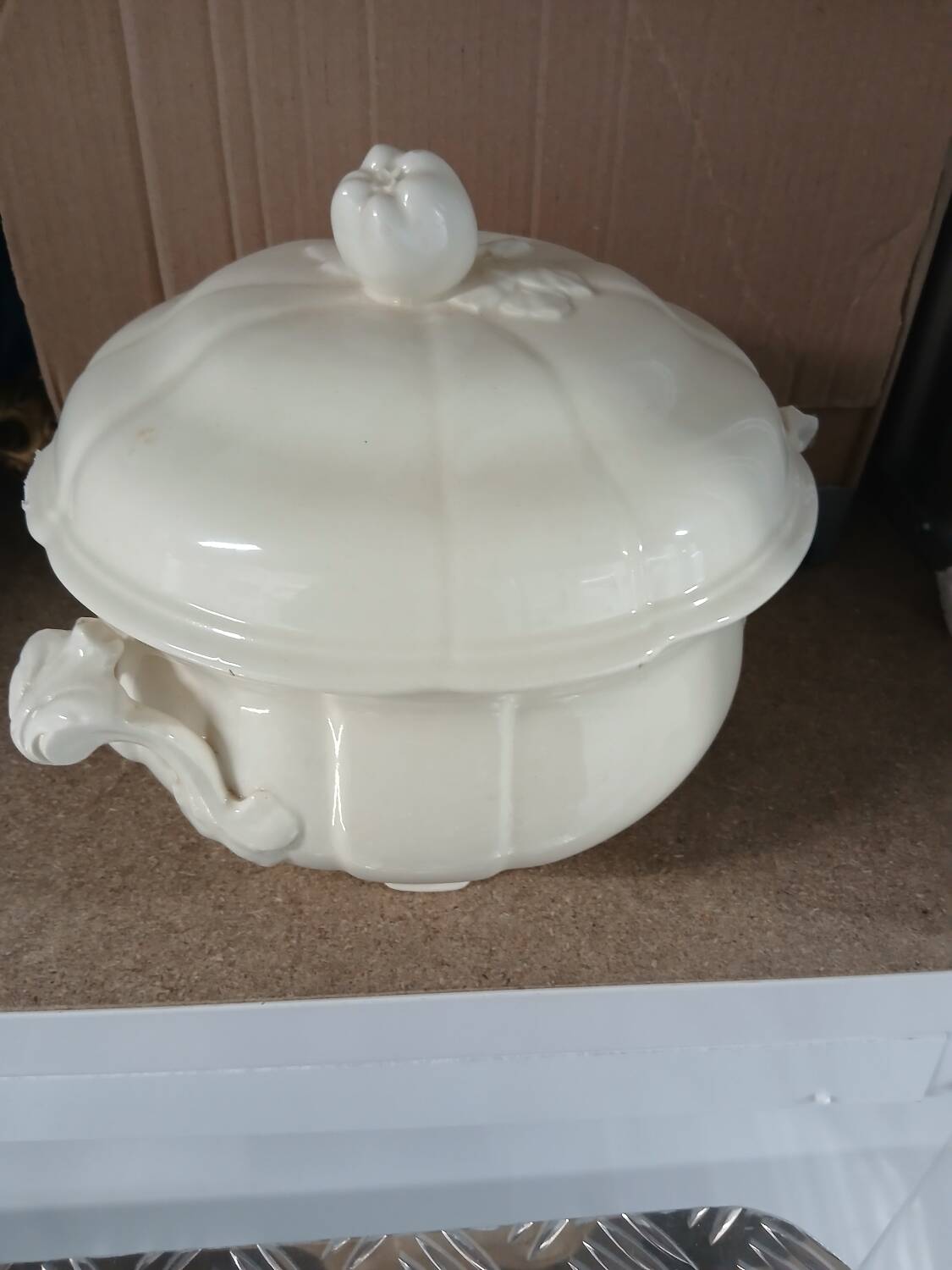 Soup tureen