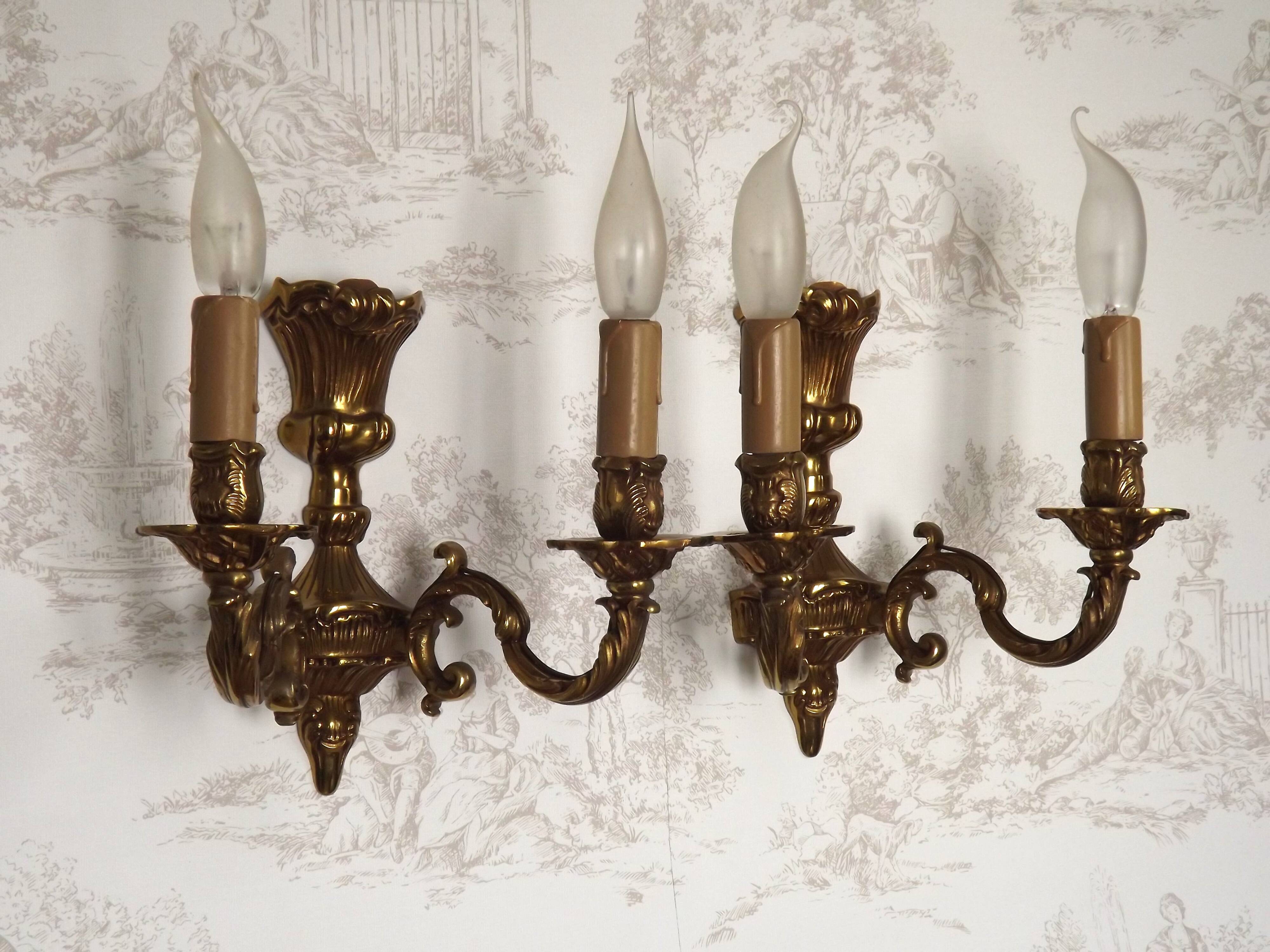 Pair of French baroque brass wall sconces with two branches, decorated with acanthus and wickerwork.