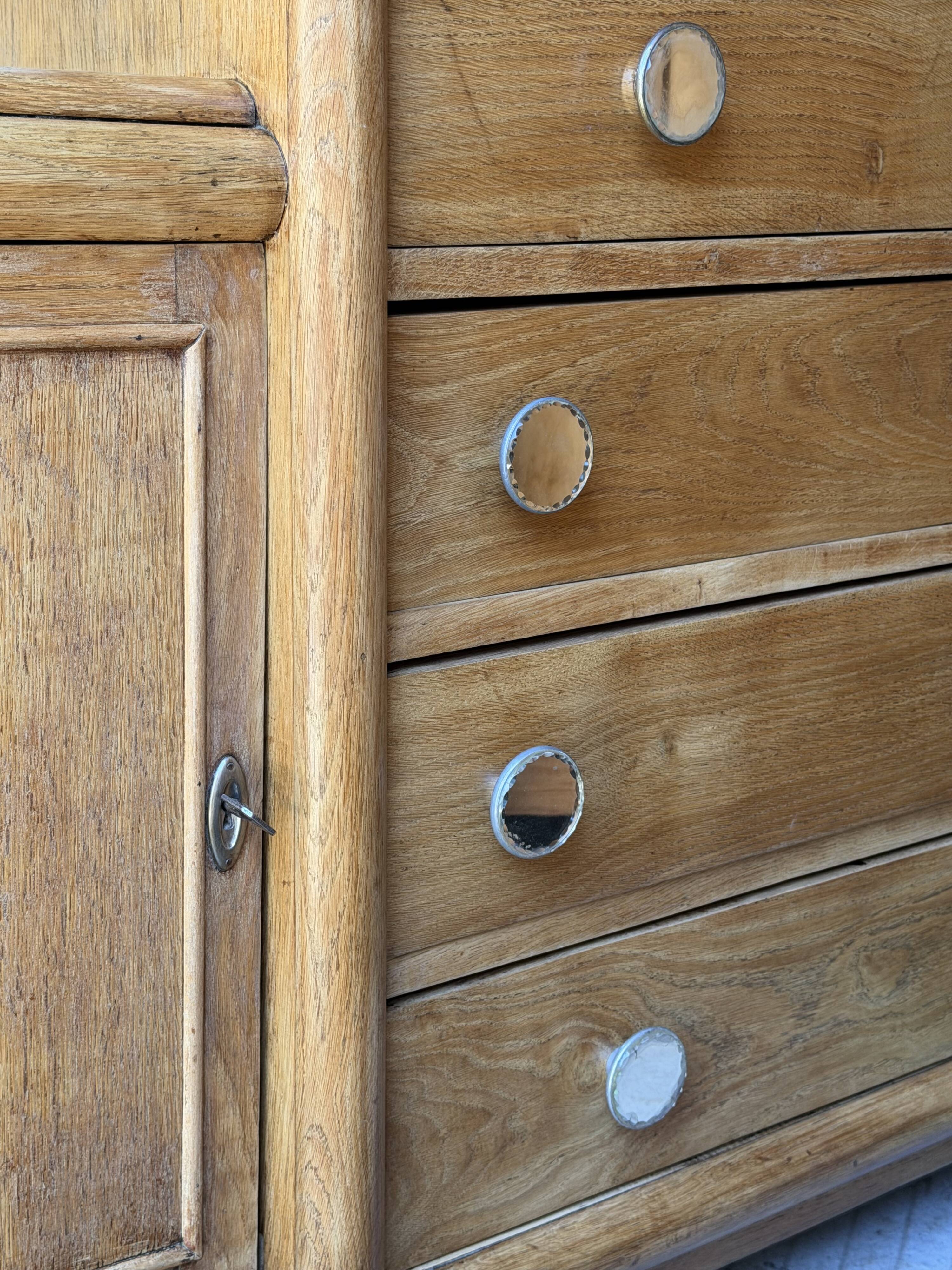 Commode asymétrique art déco chêne brut rénovée