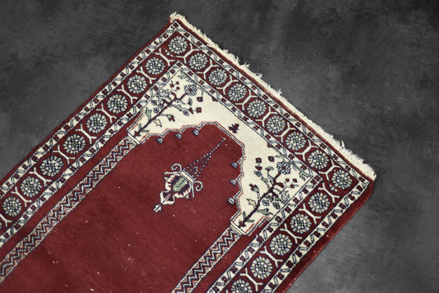 Vintage Hand-Woven Oriental Pakistani Mihrab Prayer Rug, 1960s