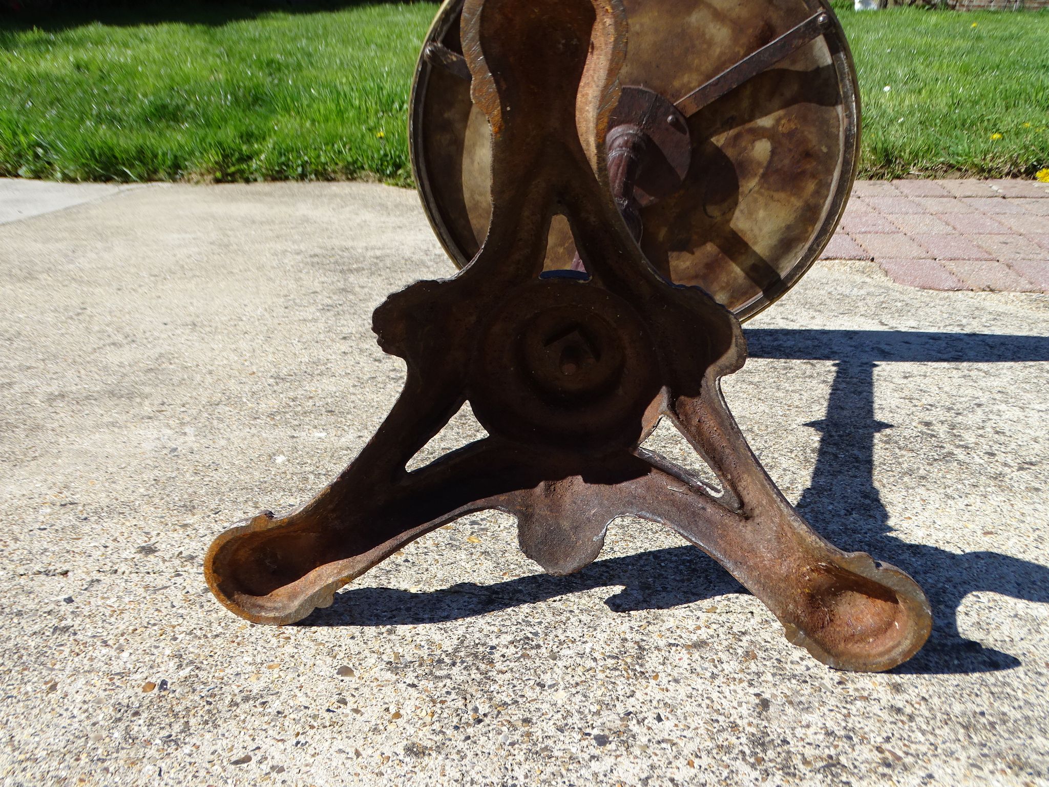 Authentic table pedestal table bistro "Parisienne" cast iron and sour marble