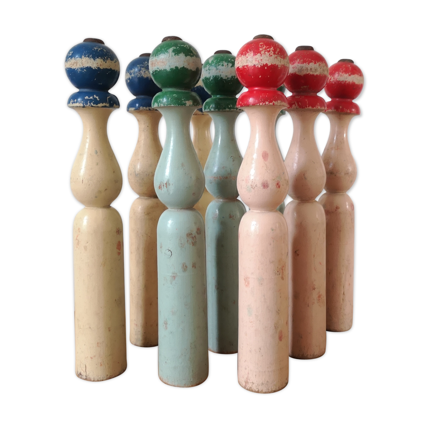 Serie de 9 quilles anciennes en bois peint