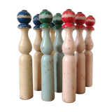Serie de 9 quilles anciennes en bois peint