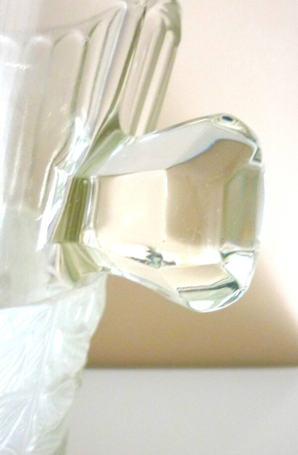 Seau à champagne, style et époque art déco, cristal épais, moulé, dépoli