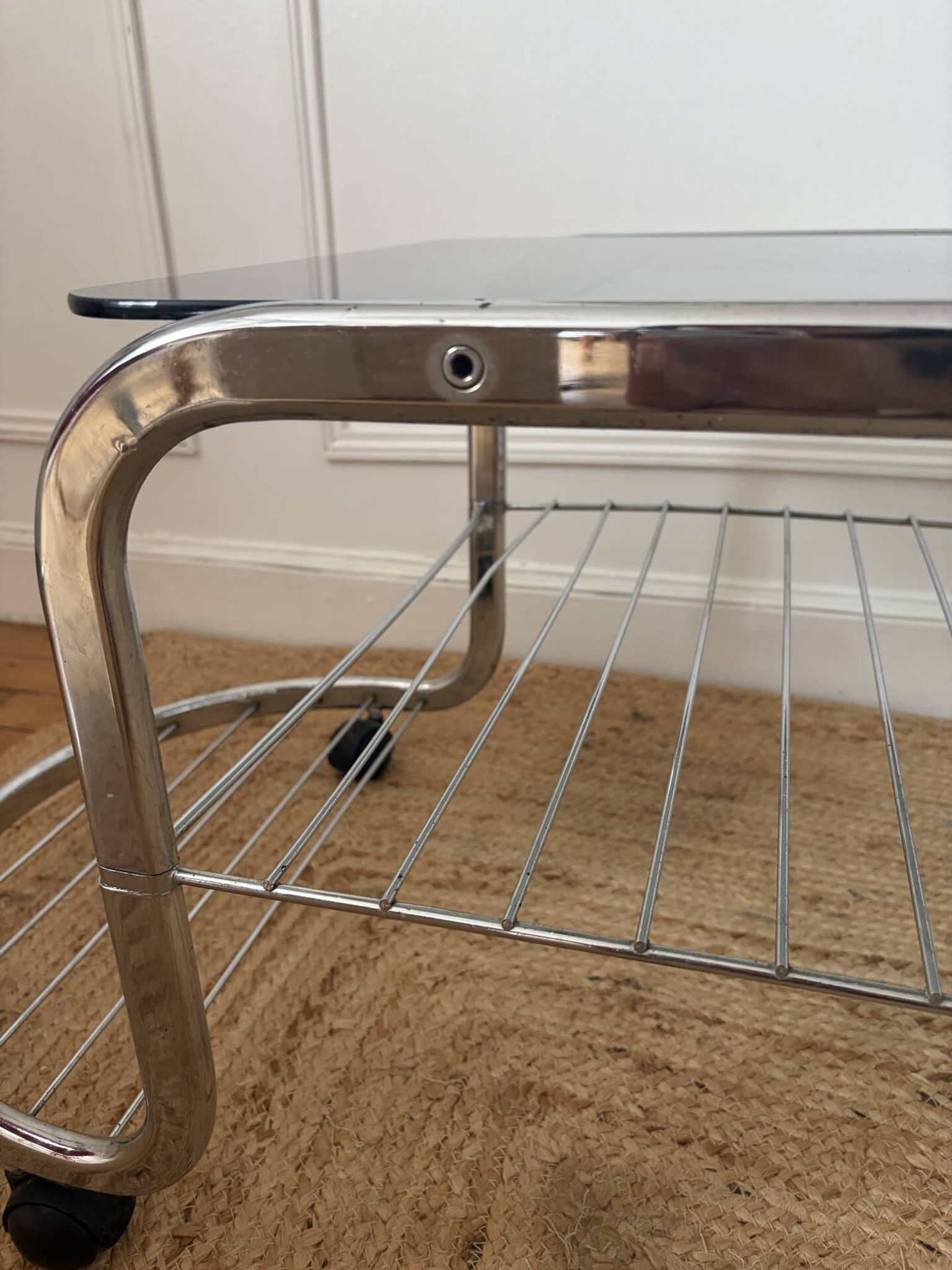 Table basse en métal et verre fumé 1970