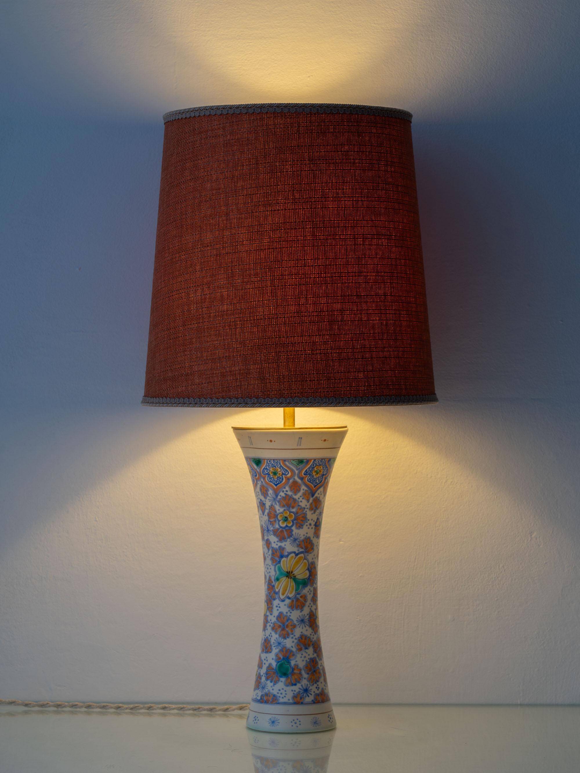 Pair of coloured ceramic table lamps in Art Nouveau style, 1918, with new shades.