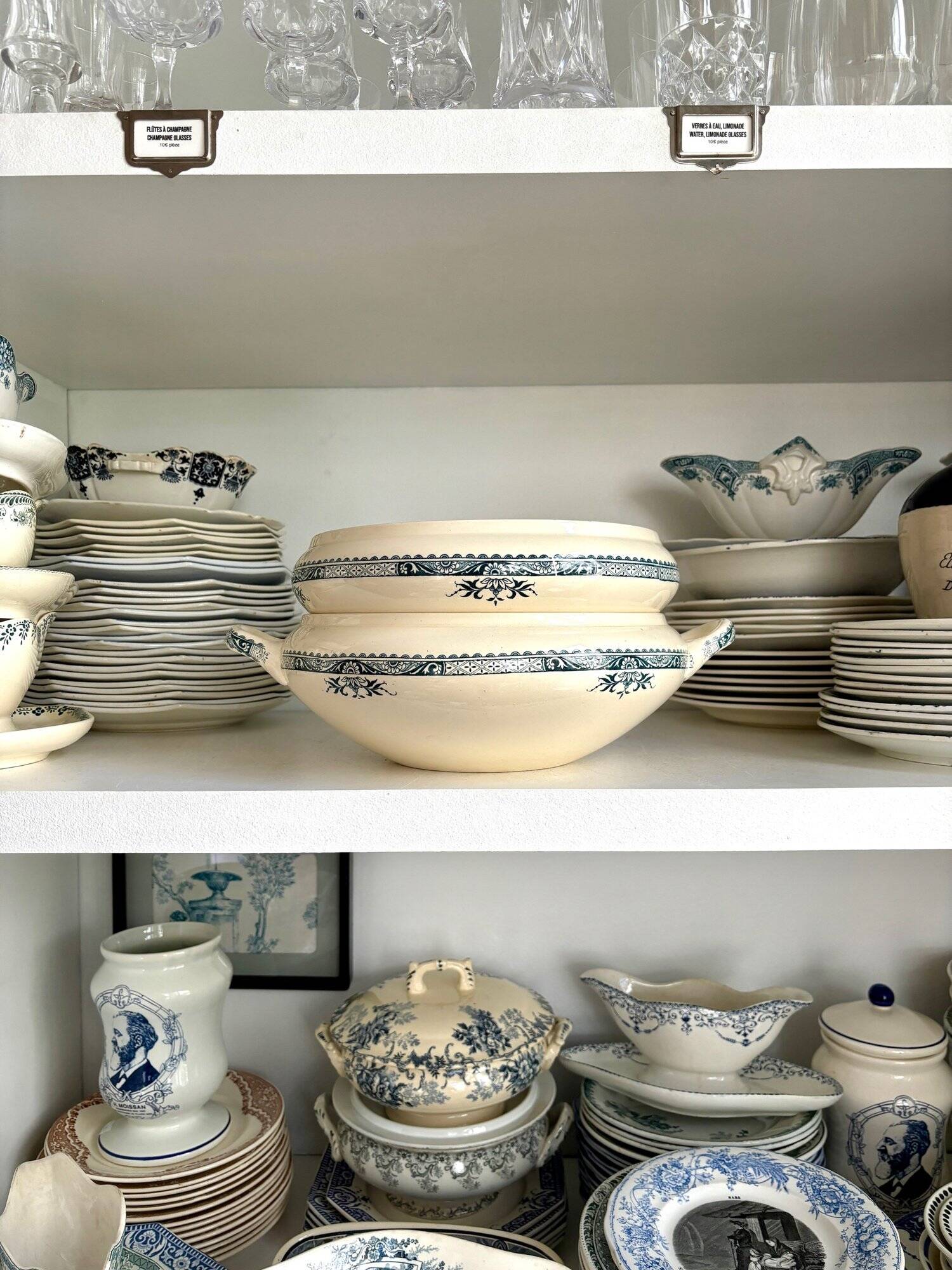 Longchamp eared salad bowl in iron terracotta, "Lily" service