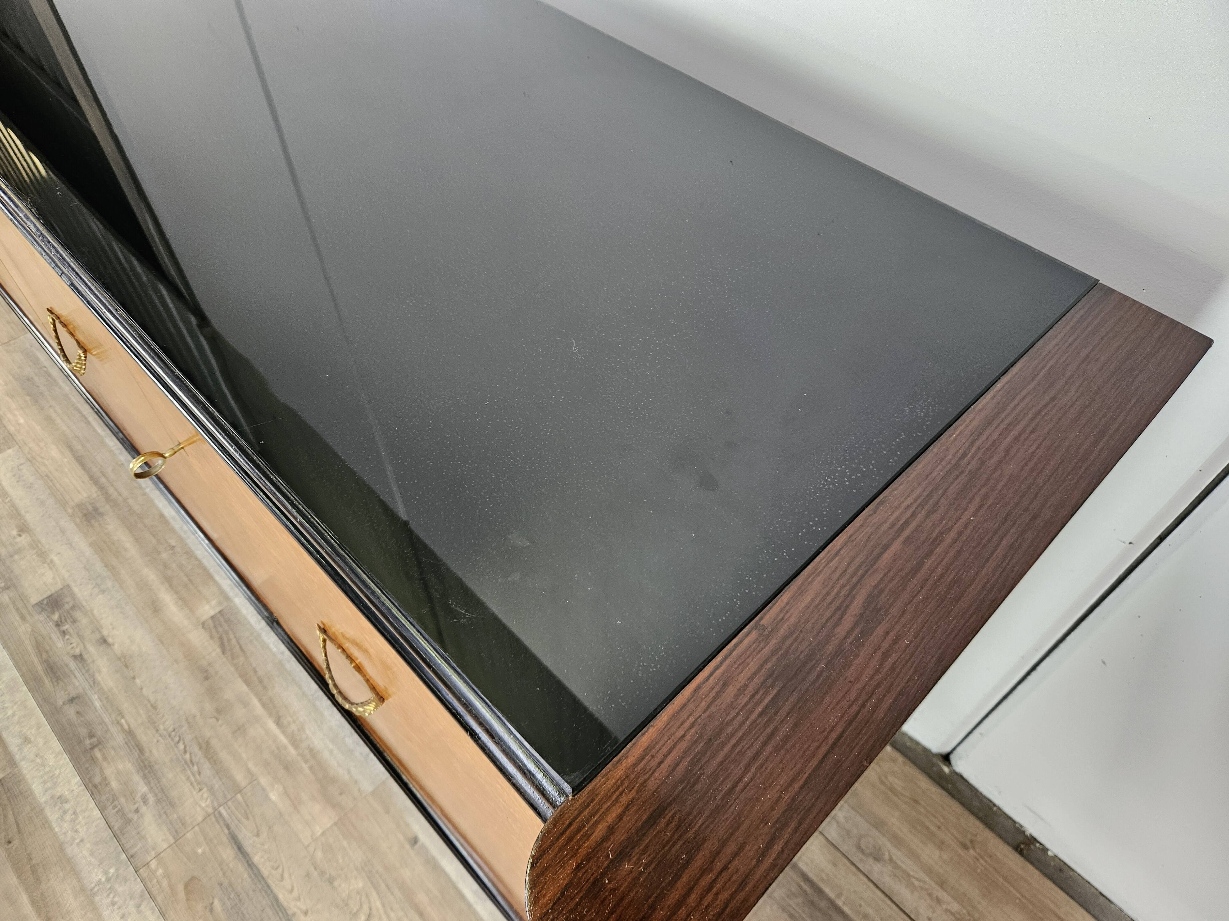 Art Decò Sideboard in Mahogany and Maple with Black Glass and Brass Finishi