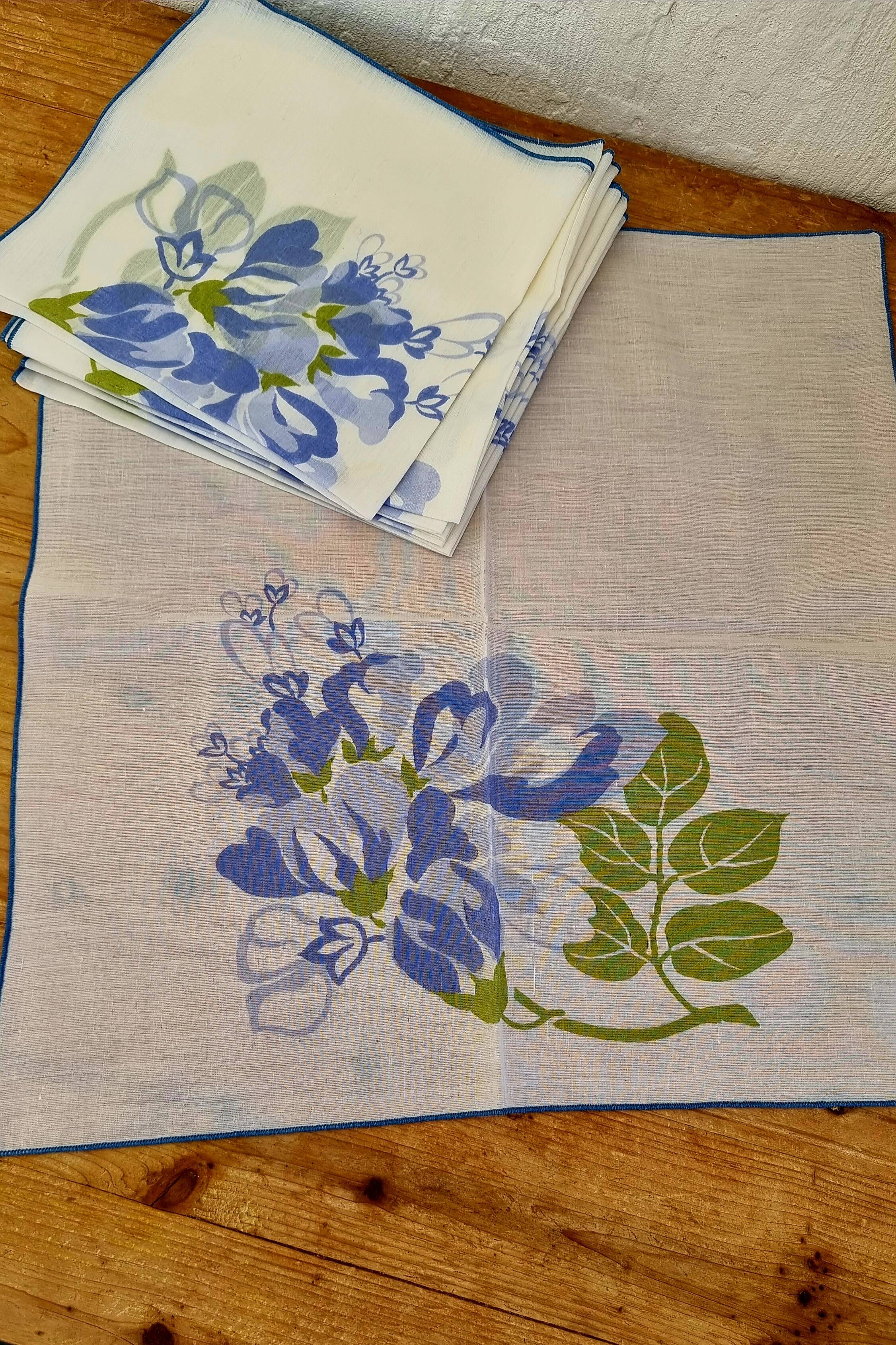 Set of 8 vintage blue floral napkins
