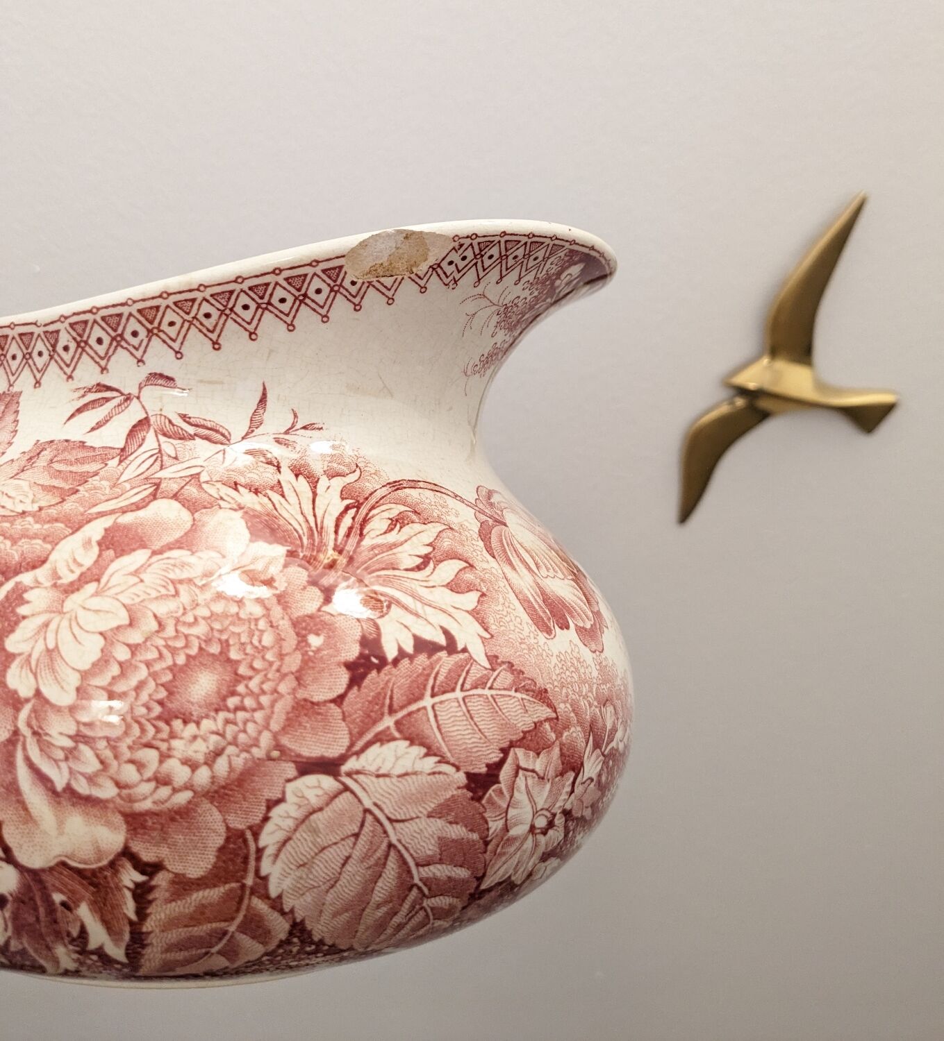 Toilet pitcher Terre de fer Sarreguemines chubby pink
