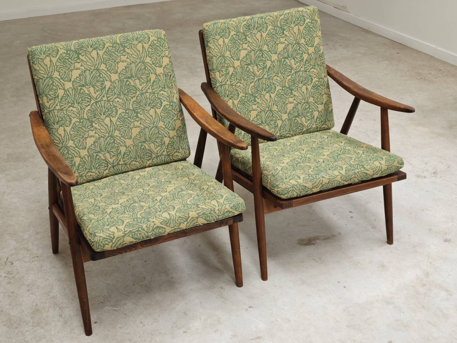 Pair of green flower boomerang armchairs by Antonin Suman for Ton (Thonet)