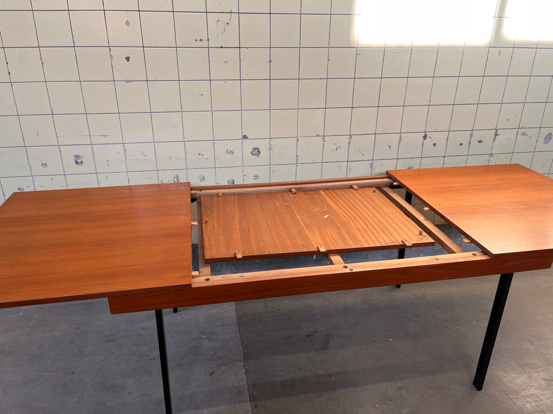 Extendable dining table by Pierre Guariche for Meurop