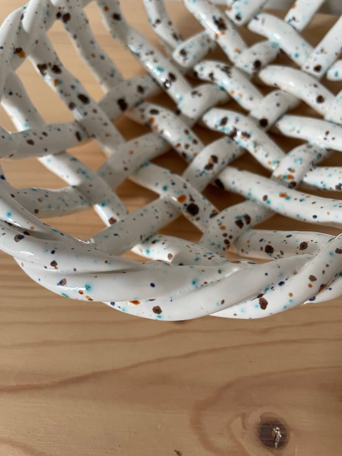 Set of 2 woven ceramic baskets