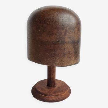 Forme à chapeau en bois sur pied, 1900