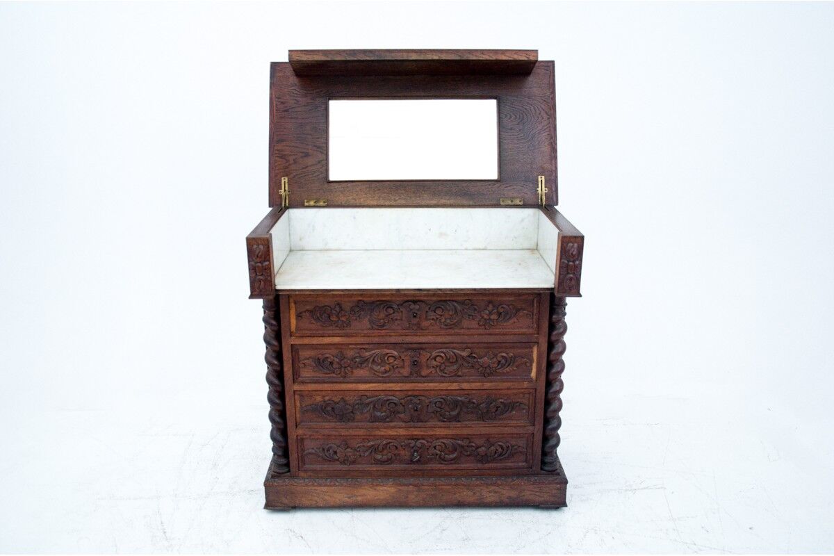 Commode - coiffeuse, France, vers 1880.