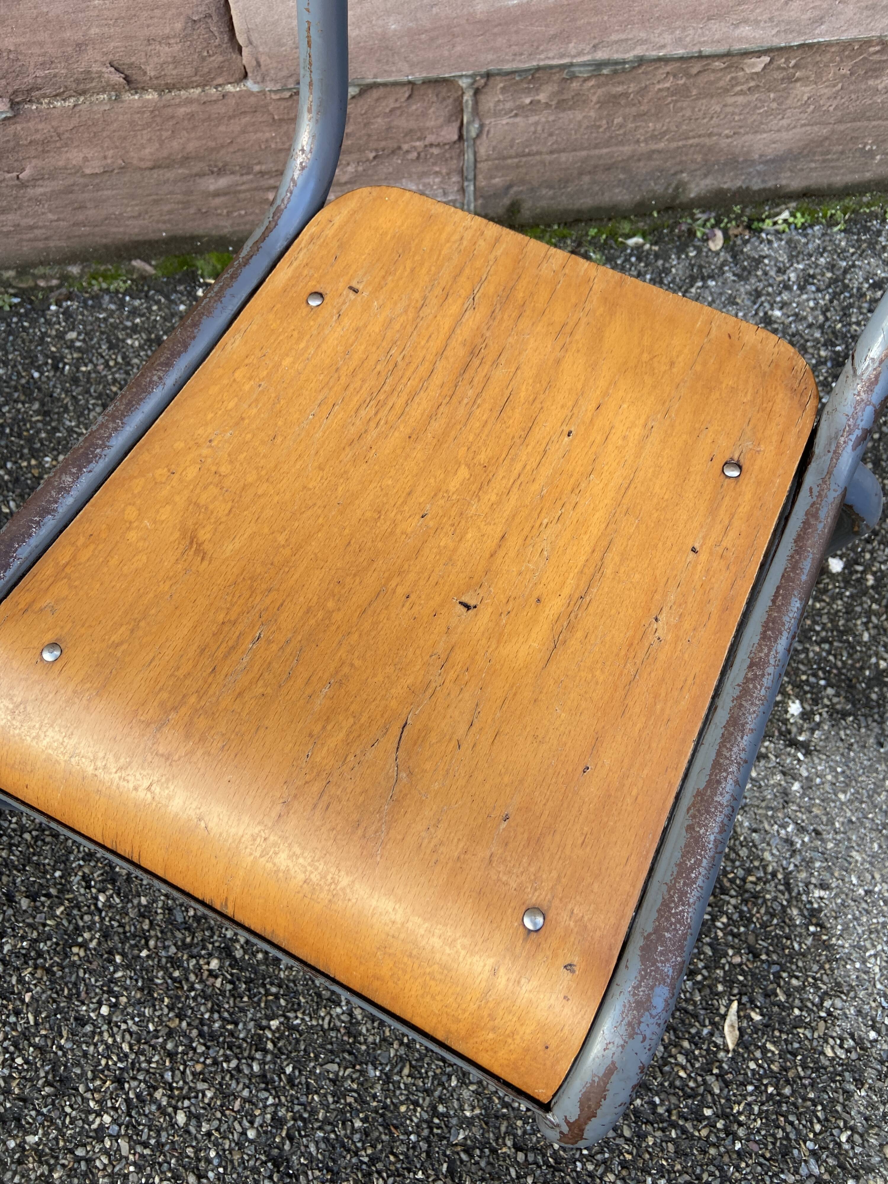 6 chaises d'école vintage en métal et bois design Mid-century vintage 1960