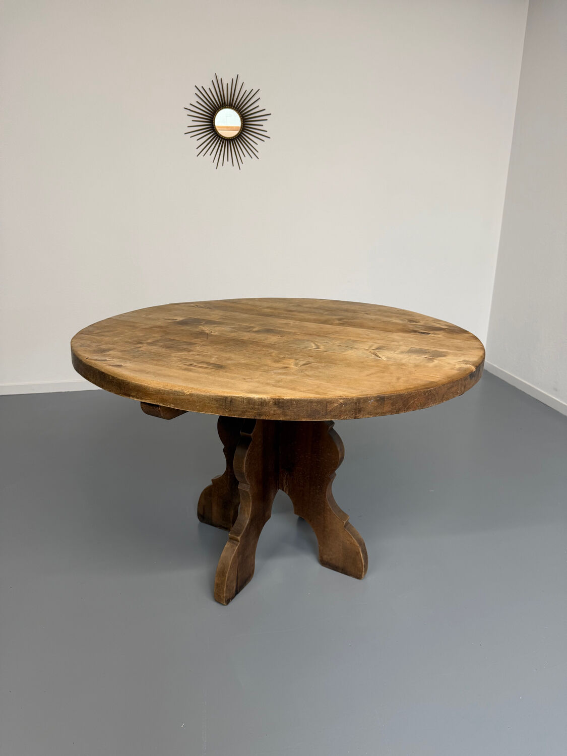 Round table in solid wood, thick top, vintage brutalist style from the 1960s.