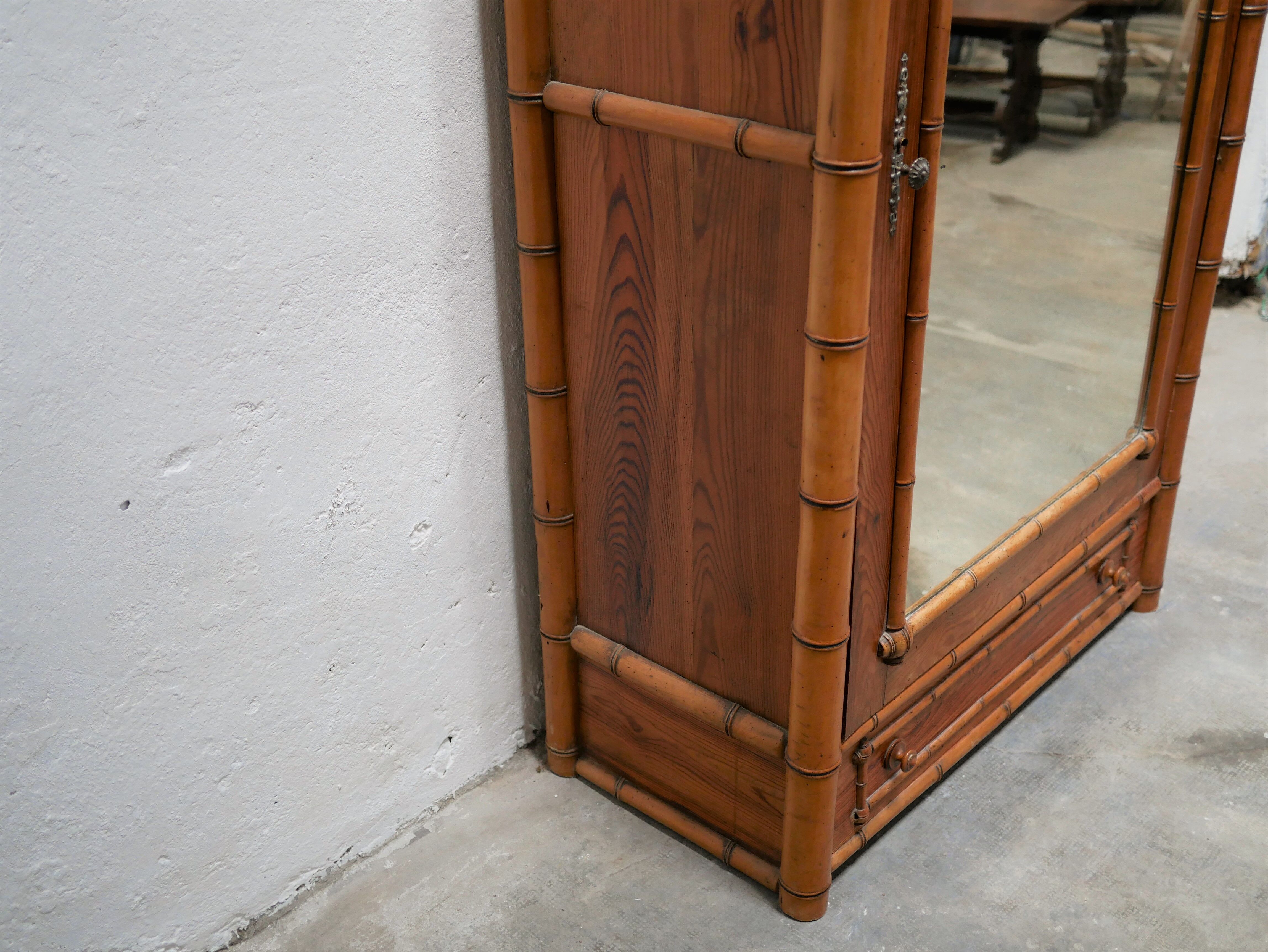Armoire bambou vintage en bois