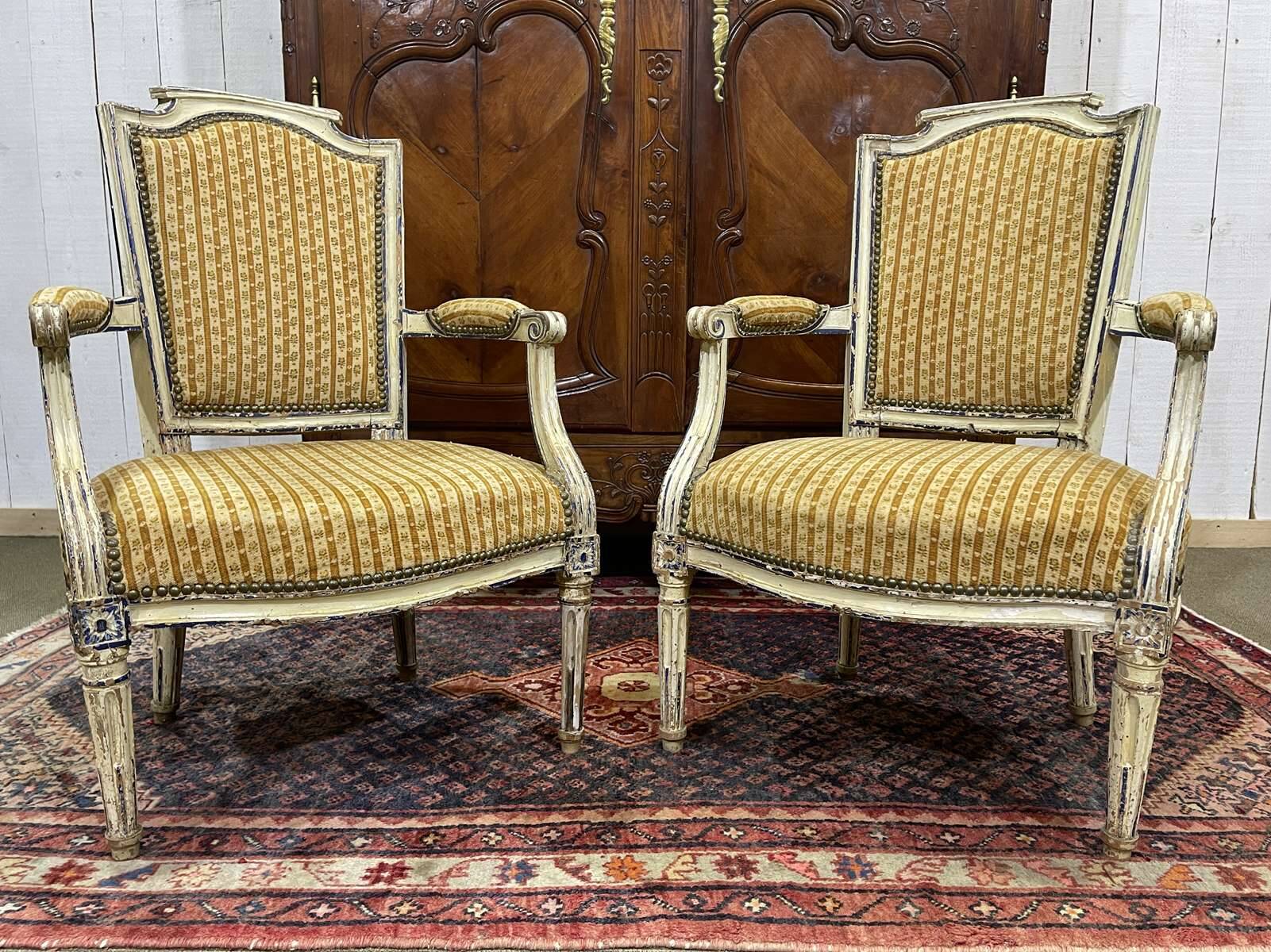 Paire de cabriolets d'époque Louis XVI en hêtre