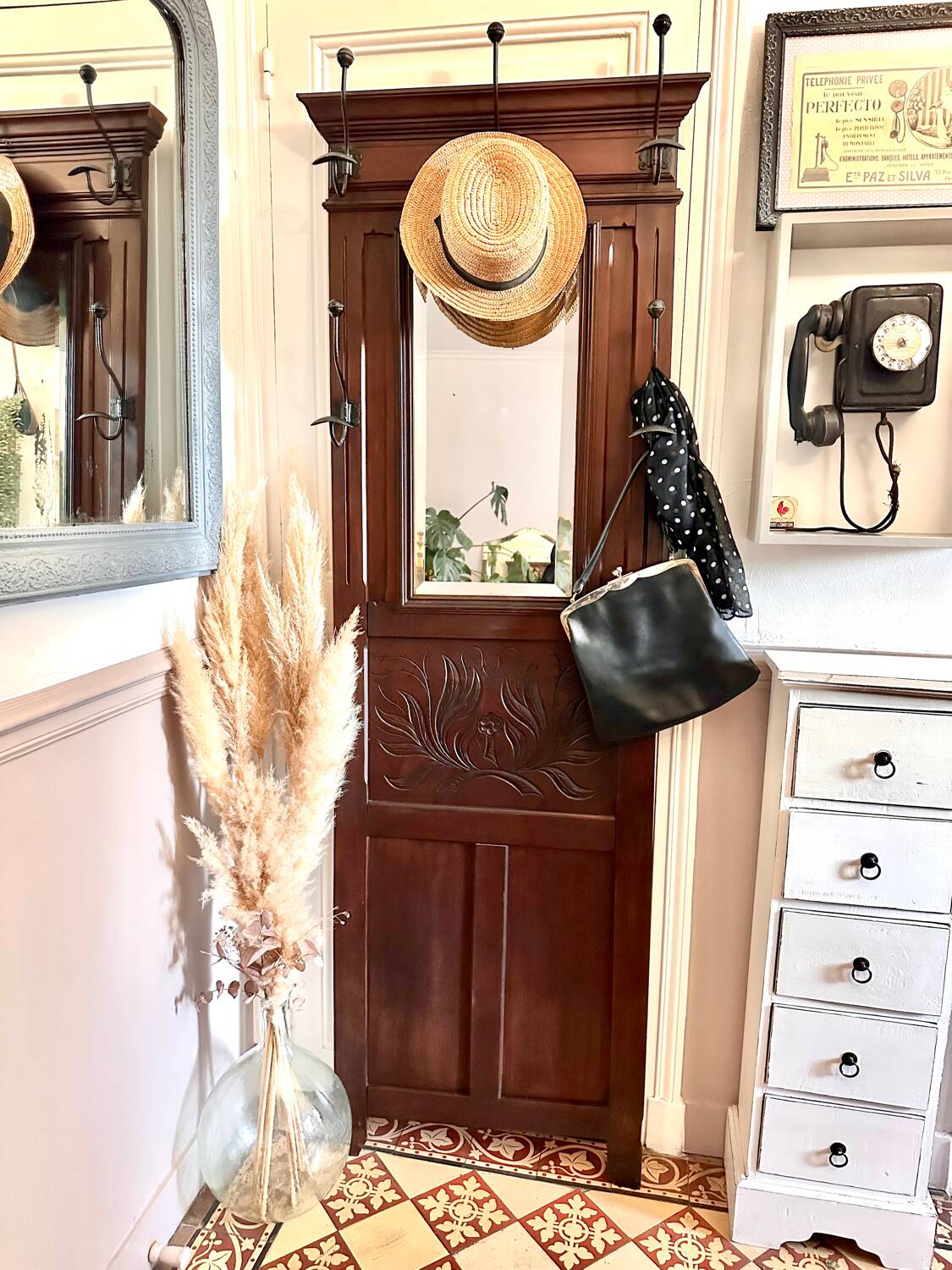 Wall mounted coat rack