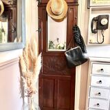 Wall mounted coat rack