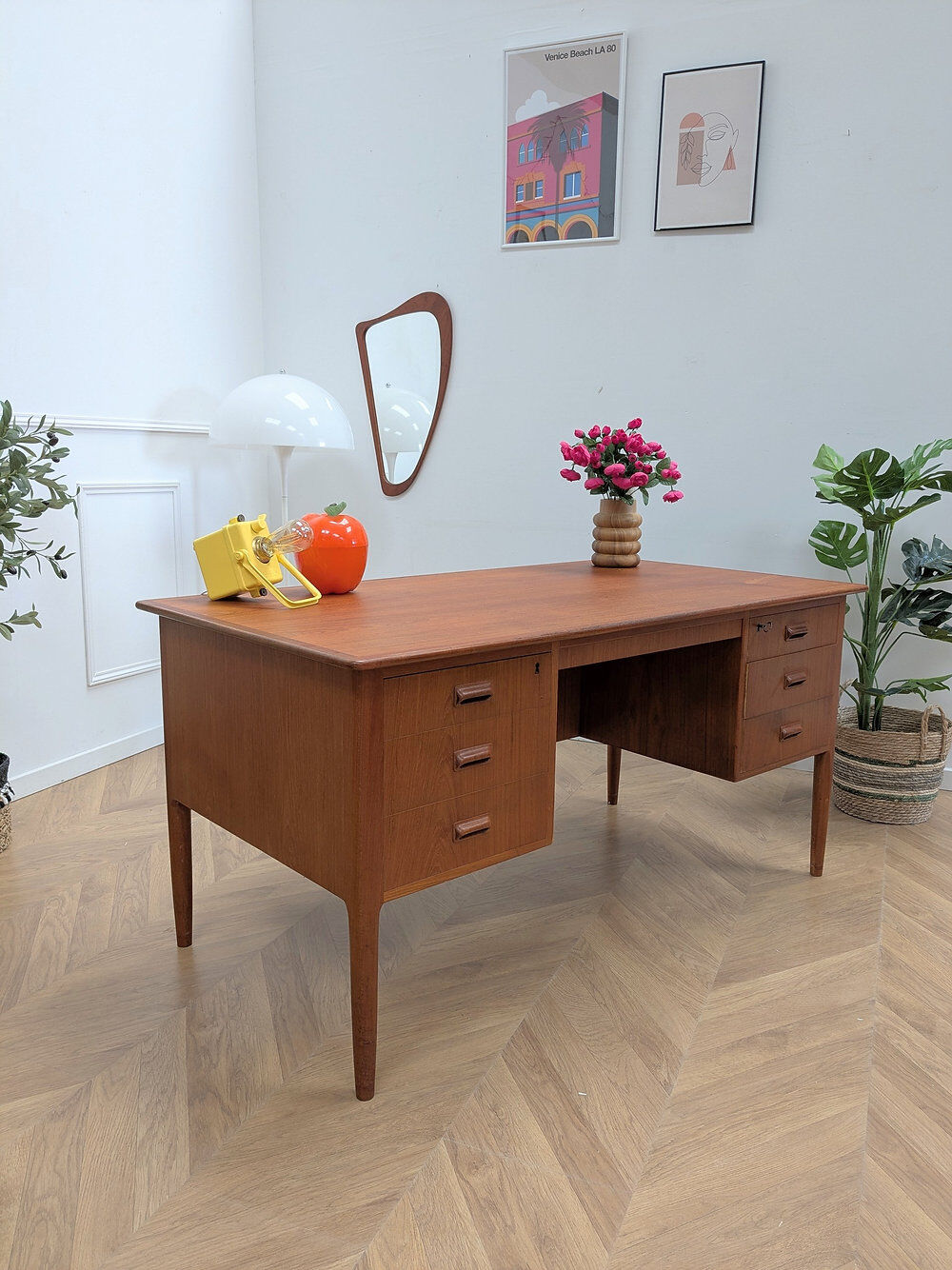 Large desk
