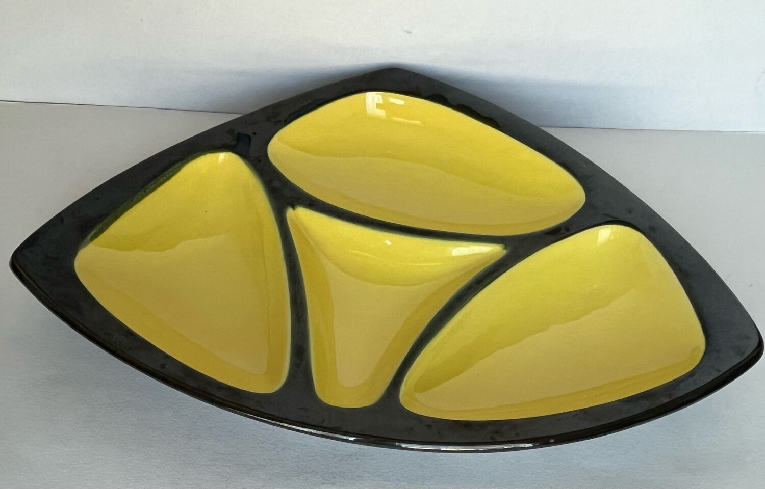 Ceramic cup with compartments