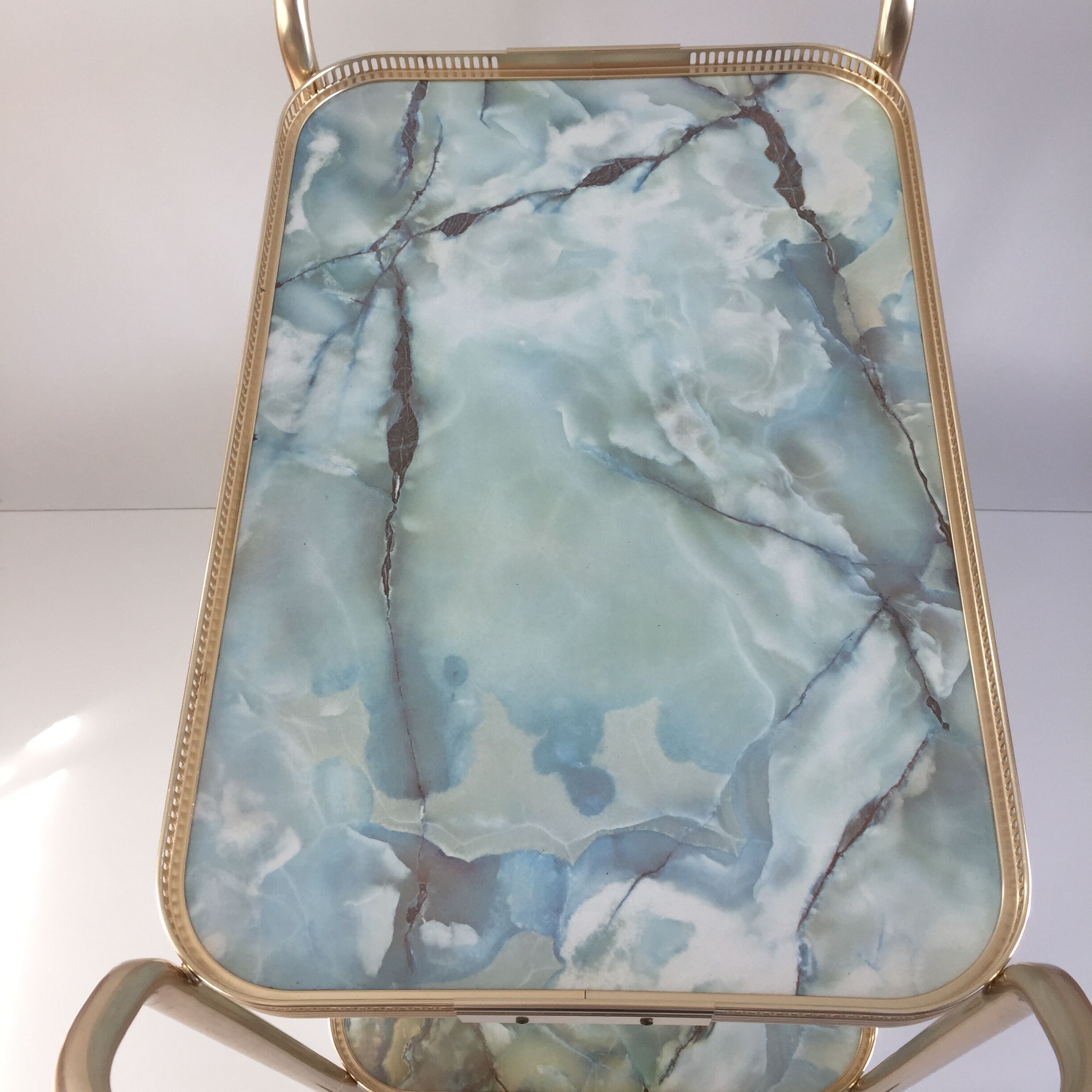 Service vintage gold and onyx effect