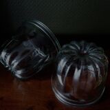 Paire d'anciens moules cannelés en verre. Moules à kouglof / Moules à confitures