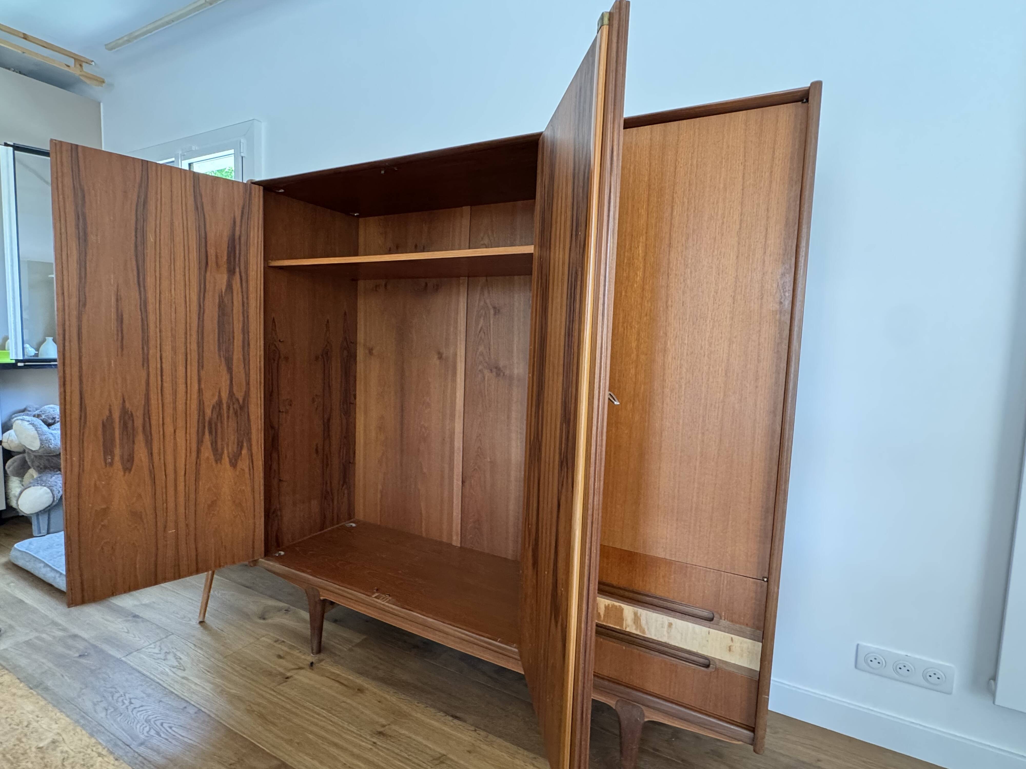 Simat wardrobe 3 doors 3 drawers