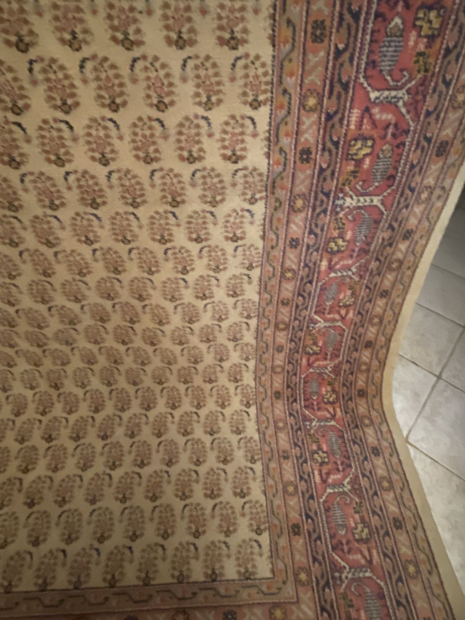 Tapis d'Orient en laine entièrement réalisé à la main