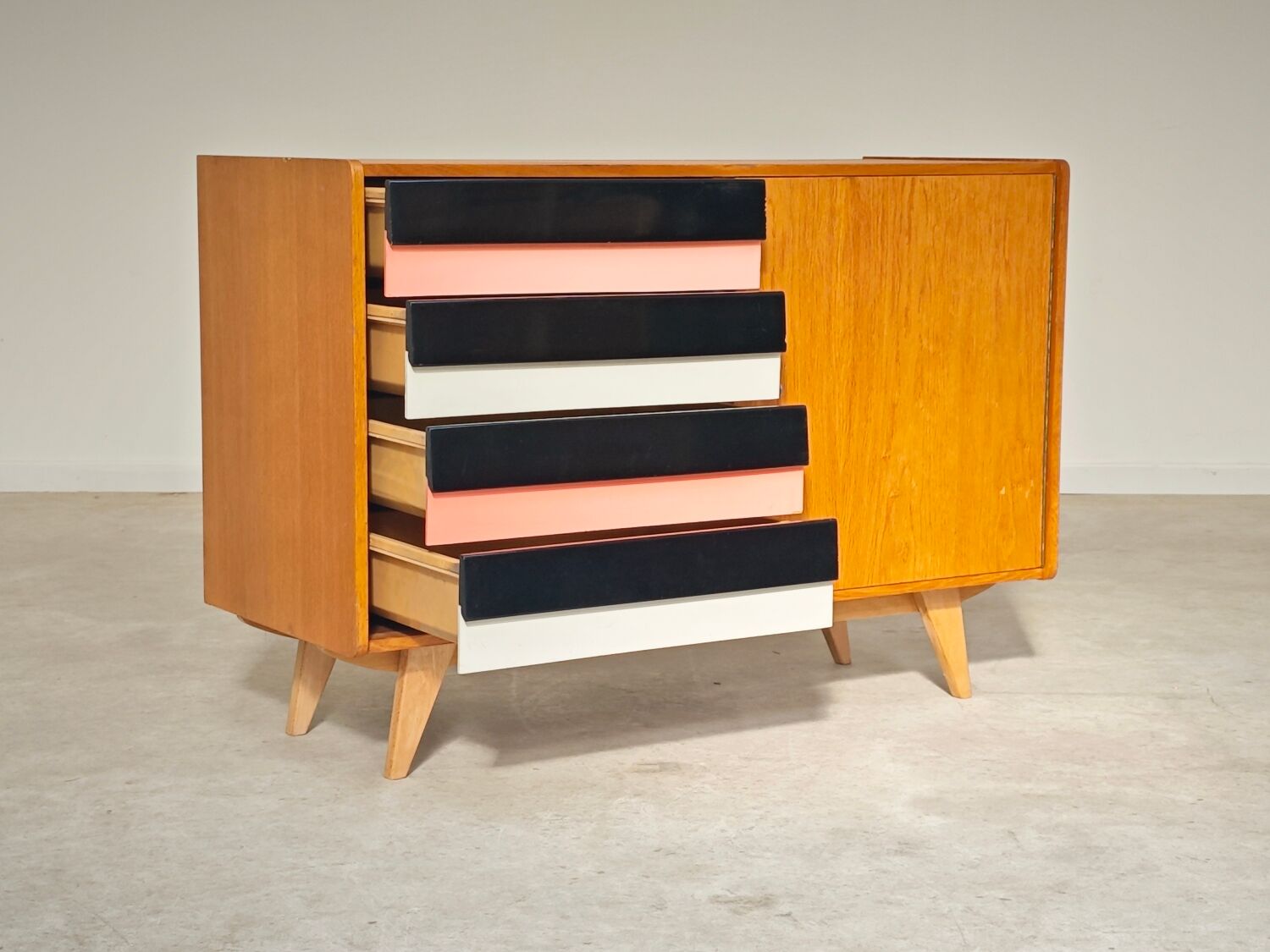 U 458 pink and grey sideboard by Jiri Jiroutek for Interier Praha 1960
