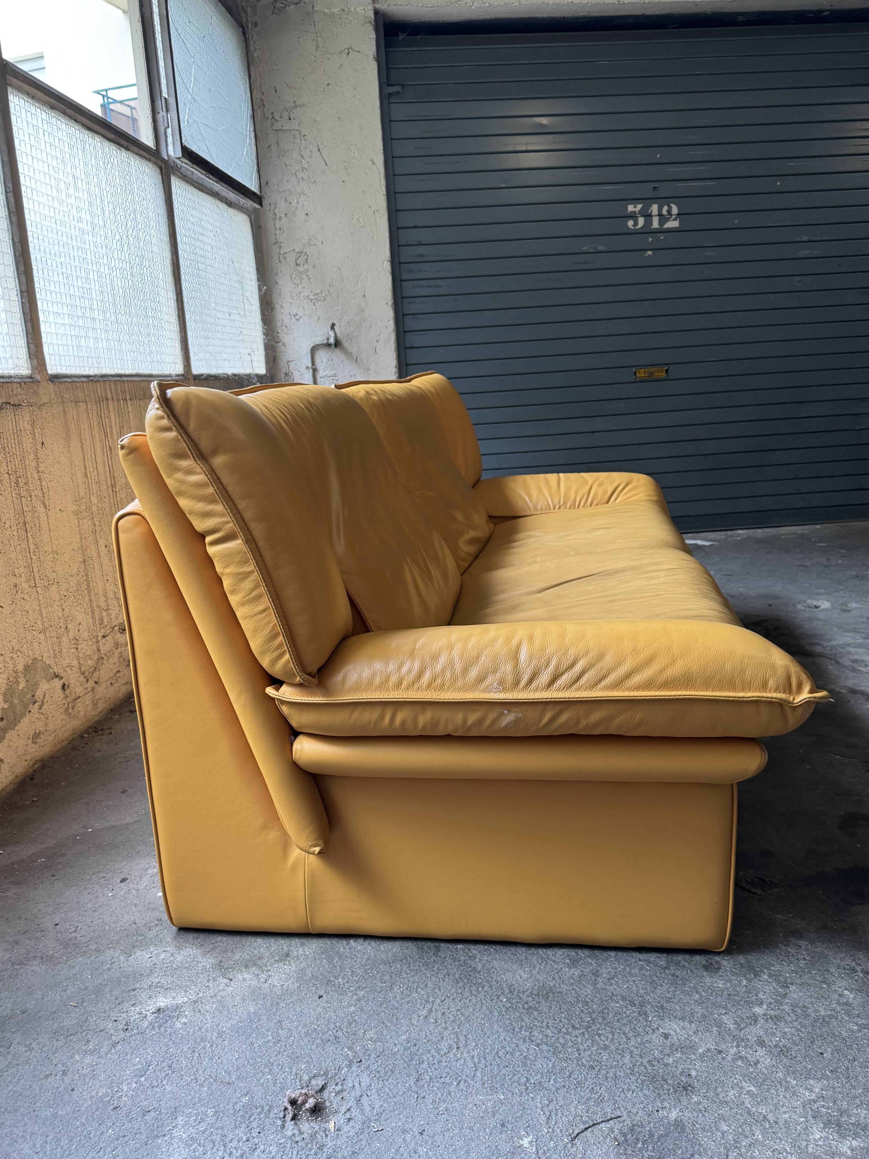 "Ambassador" Three-Seater Sofa – Yellow Leather – Nicoletti Salotti – 1980s