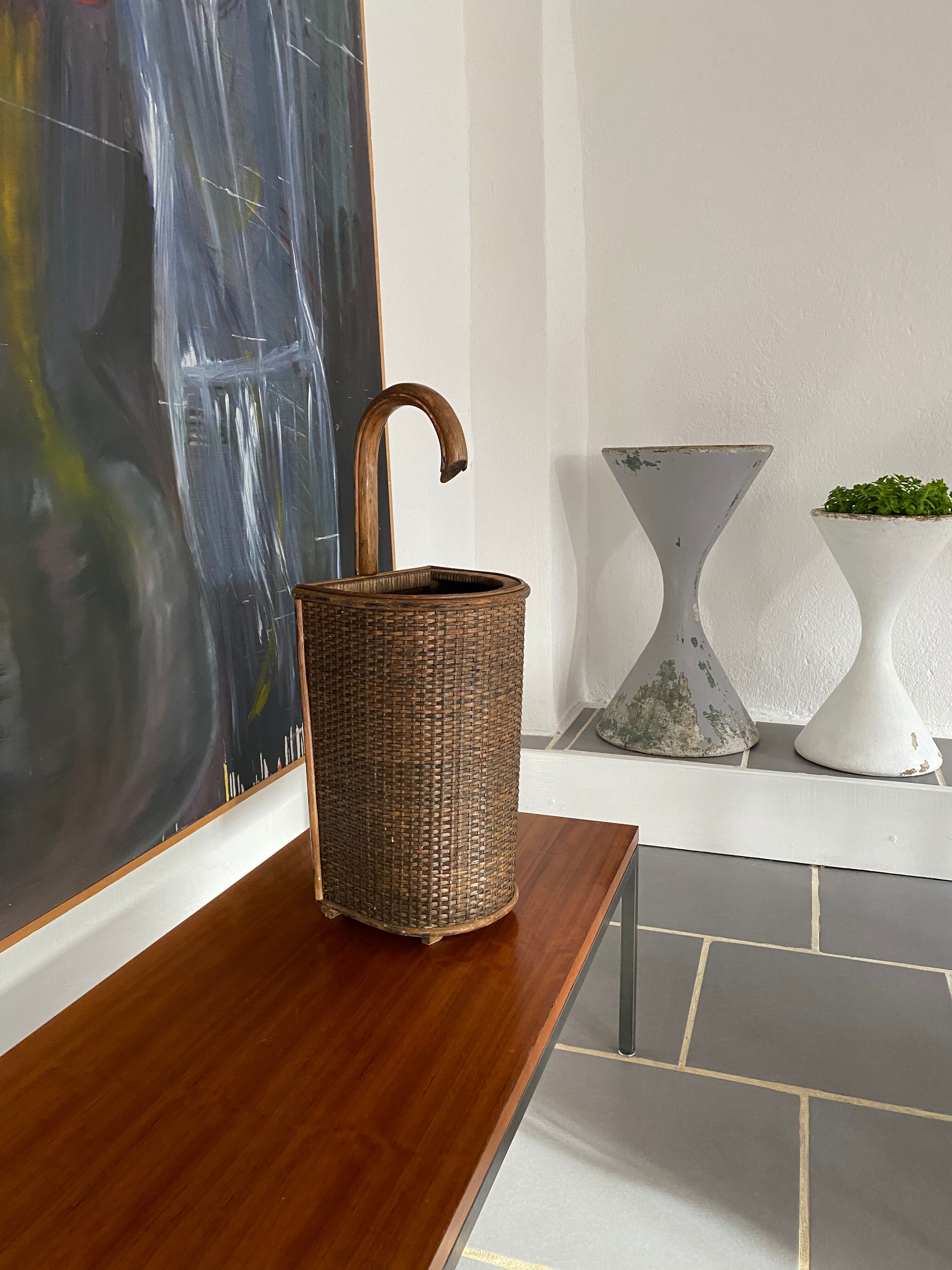 Vintage rattan umbrella door