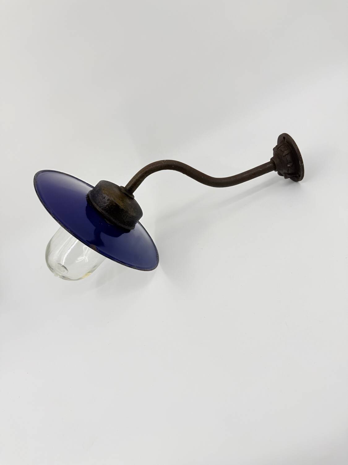 Court lamp