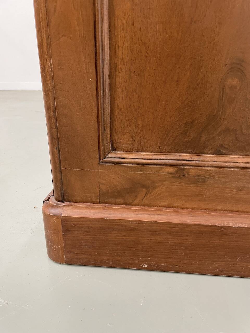 Comptoir ou bureau en noyer années 50