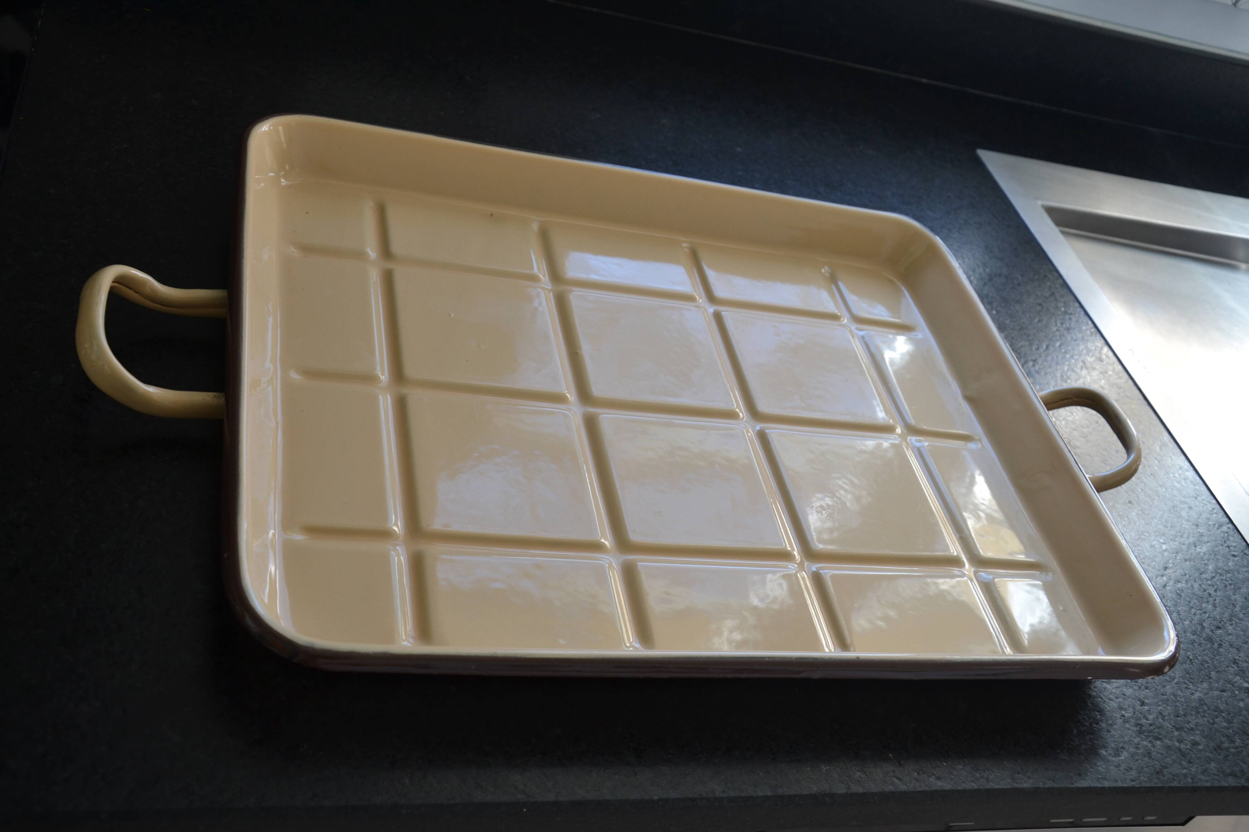 Vintage enamelled sheet metal tray