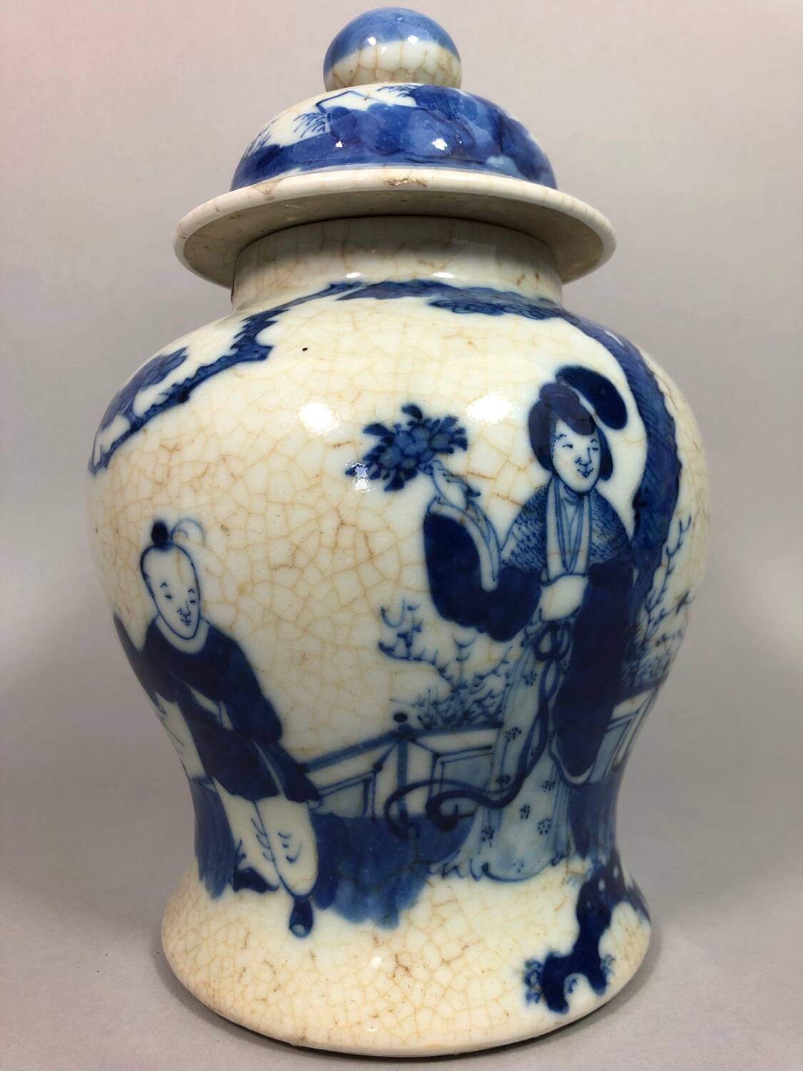 Chinese porcelain blue/white crackle jar 19th century? Court lady