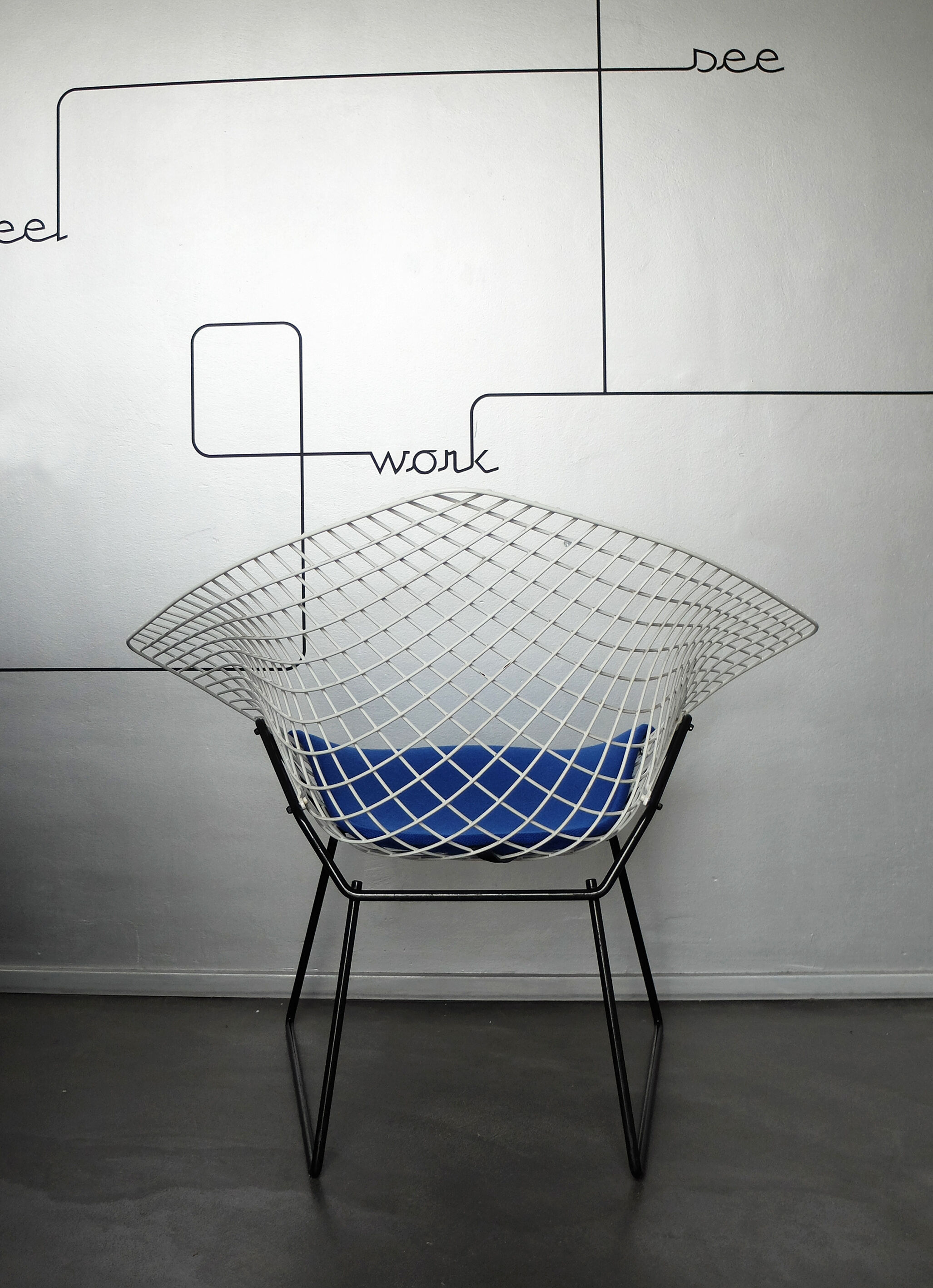 Fauteuil Diamond chair Knoll 421 par Harry Bertoia