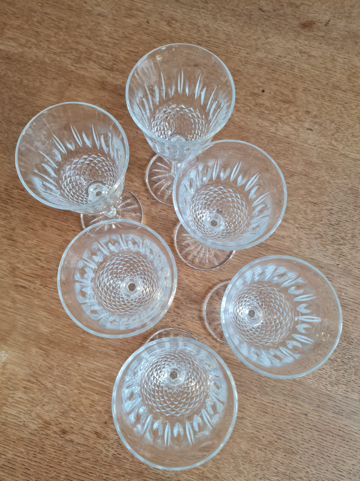 Service of 6 chissed wine glasses