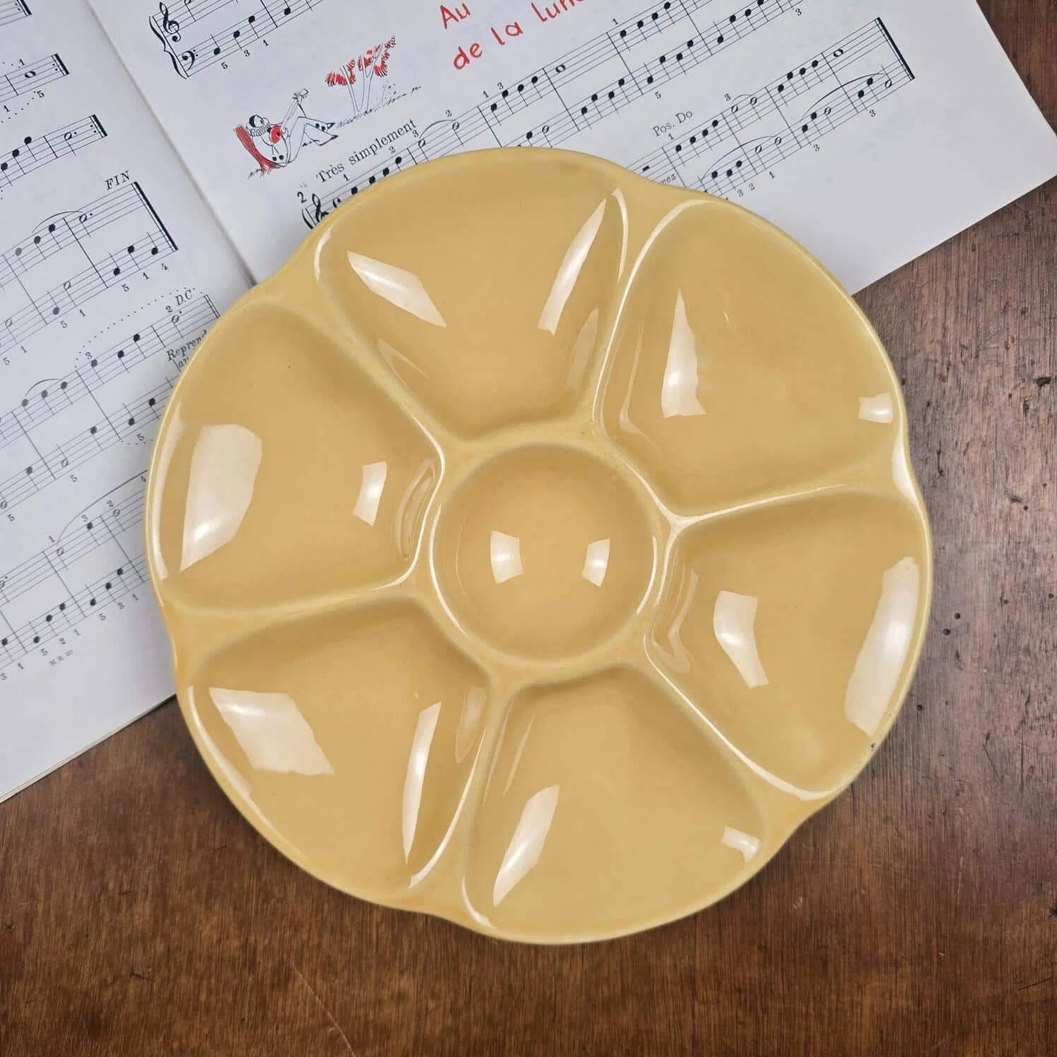 Gien ochre yellow oyster plate – Seafood & wall decor