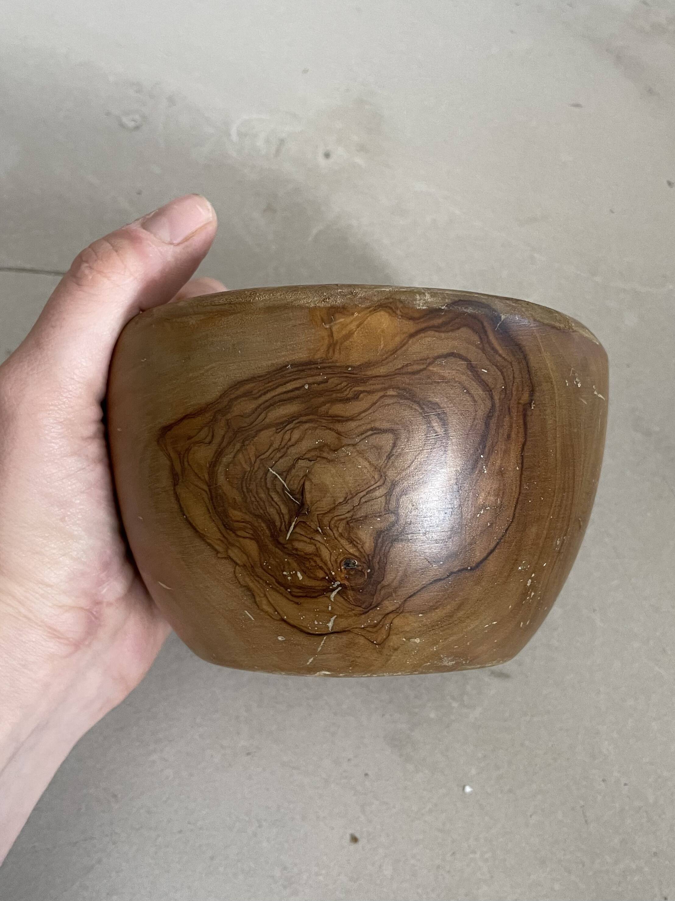 Solid olive bowl