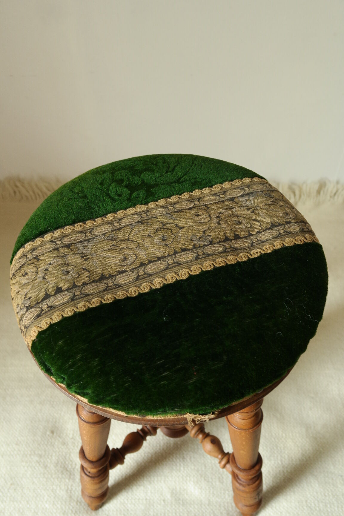 Napoleon III piano stool